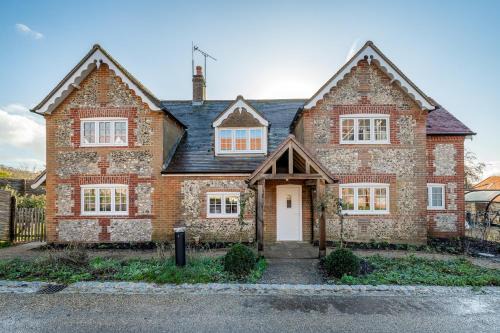 Garsington Studios Chilterns Farm House - Pass the Keys