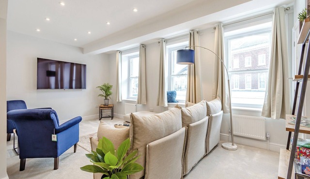 Gate House Apartment