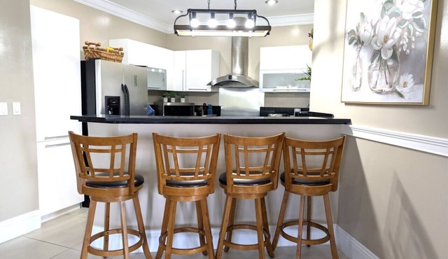 Gated condo w/boat dock/beach/pool/hot tub