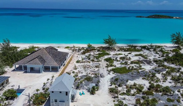Gateway for couples and families in beautiful tropic of cancer beach