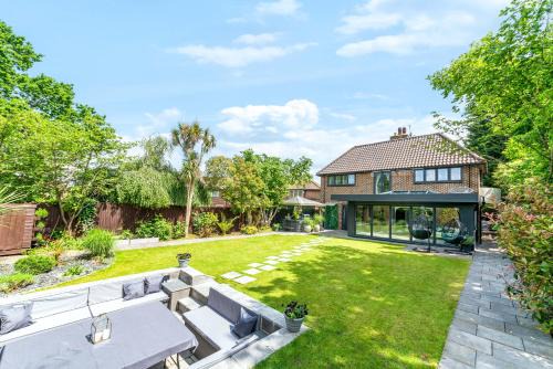 Gatsby Villa London with Garden & Hot Tub