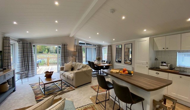 Gingerlily - Luxury Lodge with Hot Tub