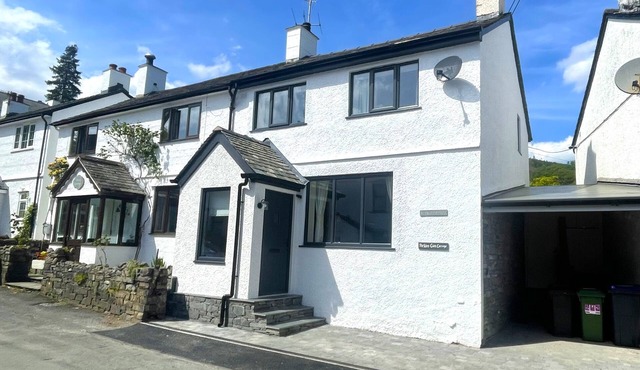 Glen Cottage - sleeps 4 guests in 2 bedrooms
