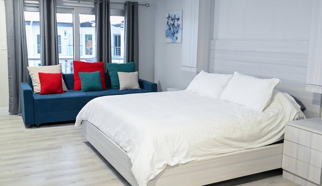 Goombay Smash Suite - Cable Beach Charming studio in beautiful Nassau with AC