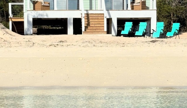 Gorgeous 2-bedroom Beachfront house in Governor's Harbour with AC, Hi Speed WiFi