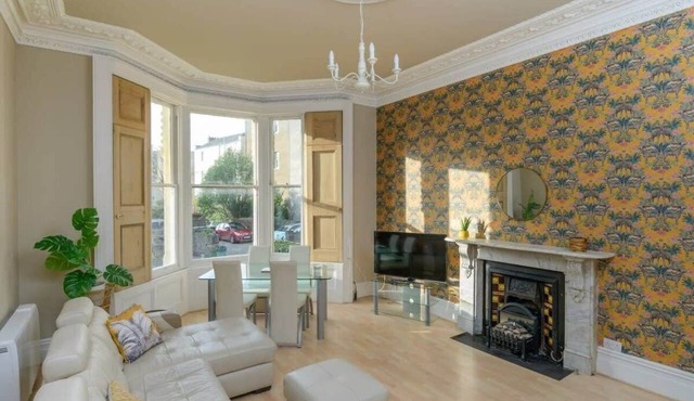 Gorgeous Apartment Seconds from Seafront, Clevedon
