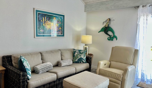 Gorgeous Beach Front Ocean Villa 906