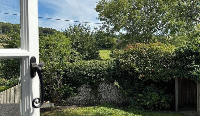 Gorgeous Cottage in Skirmett with Parking. Pet Friendly!