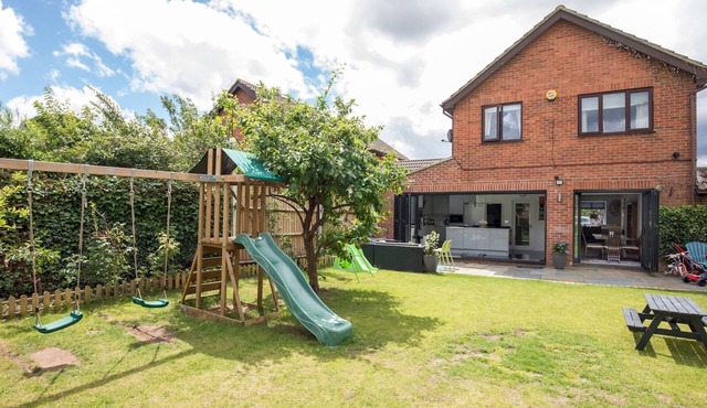 Gorgeous Family Home Near River Thames-Old Windsor - Pass the Keys
