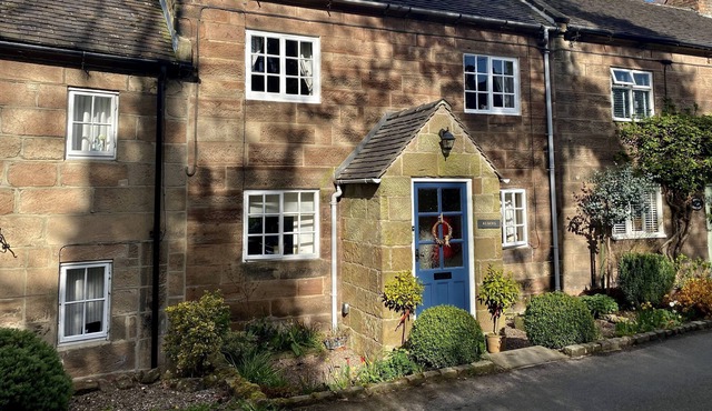 Gorgeous stone cottage in the heart of the historic village of Alton (Staffs)