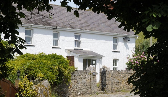 Gower Coastal Holiday Home in Rhossili, up to 12 Guests. Countryside Walks.