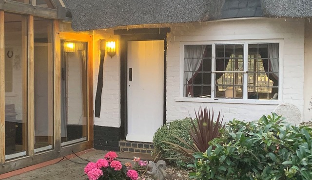 Grade II listed cottage 30 minutes to London King Cross