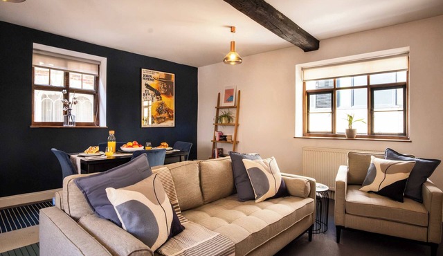Grade II Listed Flint Cottage Sleeps 4