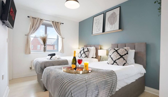 Grange House Free Parking Garden Super-Fast Wifi Smart TVs with Netflix Yoko Property