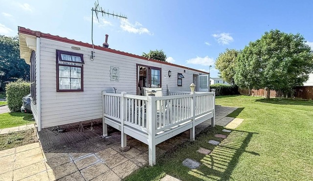 Great 6 berth caravan for hire at Cherry Tree Holiday Park in Norfolk ref 70801C
