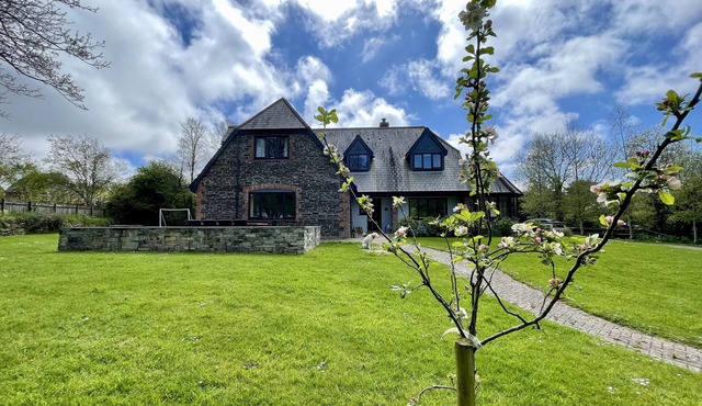 Great House nr Polzeath on golf course ideal for families