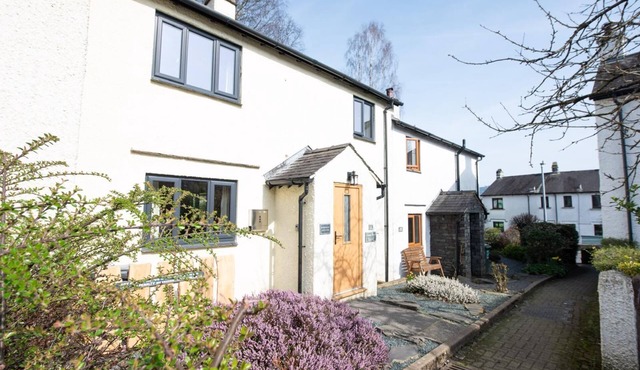 Green Beck Cottage Coniston - a cottage that sleeps 5 guests in 3 bedrooms