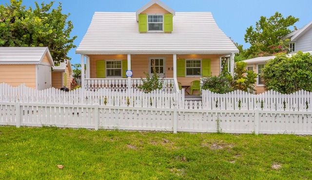 Green Shutters: Charming 19th-Century Cottage in the Heart of Hope Town