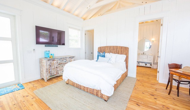 Green Turtle Cay, 1 bedroom suite on White Sound with private dock