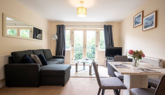 Ground Floor Apartment - 2 Bedrooms - Sleeps 4