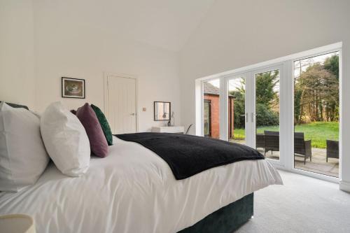 GuestReady - 5bed Victorian Manor near Liverpool