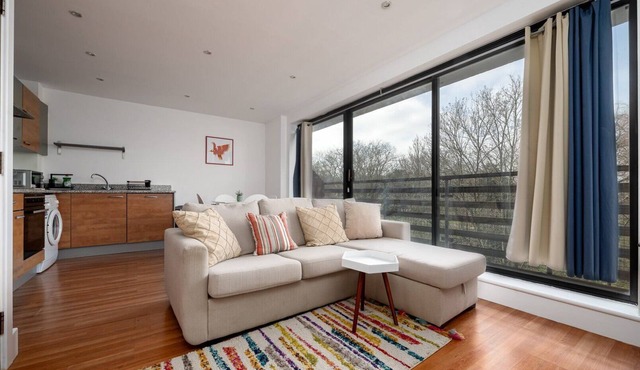GuestReady Essential - Home with Balcony