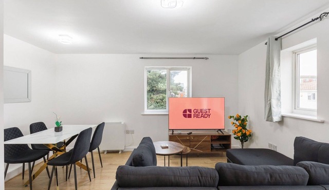 GuestReady - Modern Retreat in London's Docklands