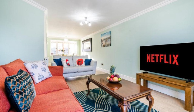 Halsey 4-Bed Premier Contractor Relocator Family Freeparking