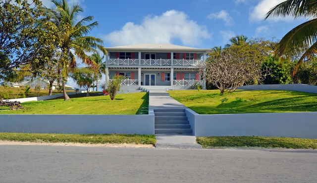 HARBOUR HOUSE - Dock Included! Brand New Interior! Beautiful Beach nearby.