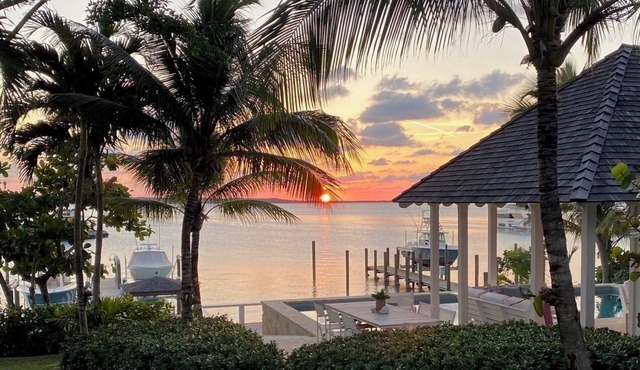 HARBOUR VIEW Full Property - Bayfront Bliss! Luxury escape, sunset views!