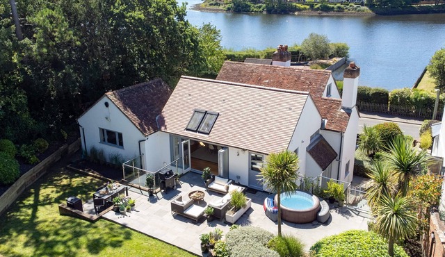 Harbour View - sleeps 8 guests in 4 bedrooms
