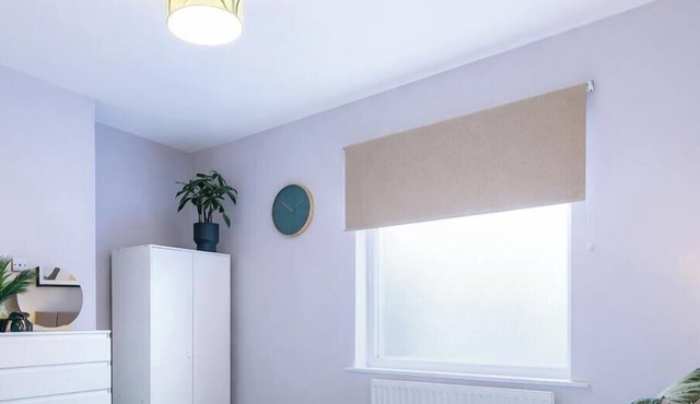 Hartshill House: Spacious 4-Bedroom Home with King Beds in Stoke-on-Trent