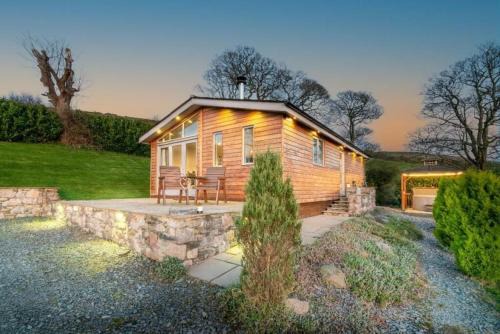 Haven Lodge Kirkby In Furness, with views to the estuary and hot tub, ideal romantic break