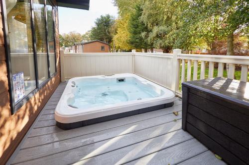 Hawthorne Villa with Hot Tub