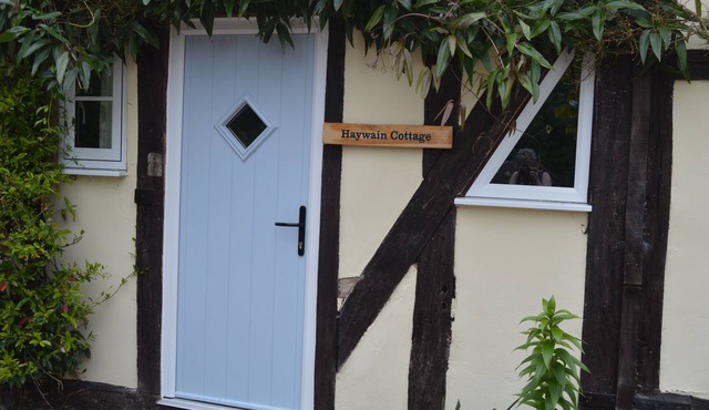 Haywain Cottage - sleeps 3 guests in 2 bedrooms