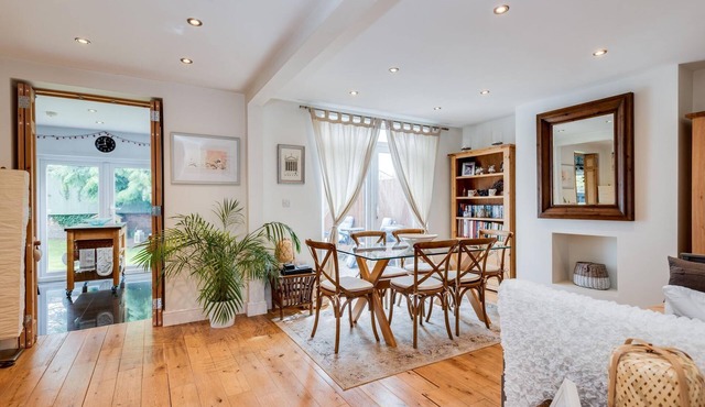Headington Orchard - 3 Bedroom House & parking & garden