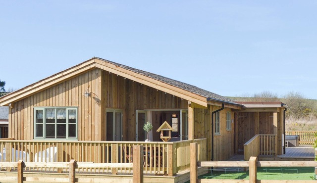 Hen Harrier Lodge-UC3979