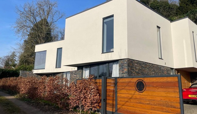 Henley Views- The Coach House