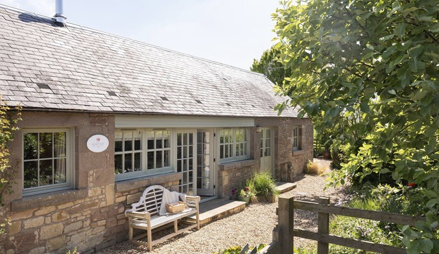 HERITAGE COTTAGE set in peaceful rural surroundings, Scottish Borders