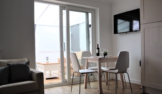 Heron House Comfy 4 Bed with Wifi, Parking