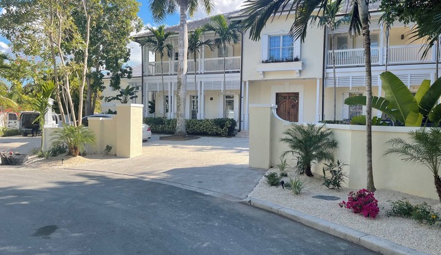 Hidden gem in gated community of Islands Old Fort Bay