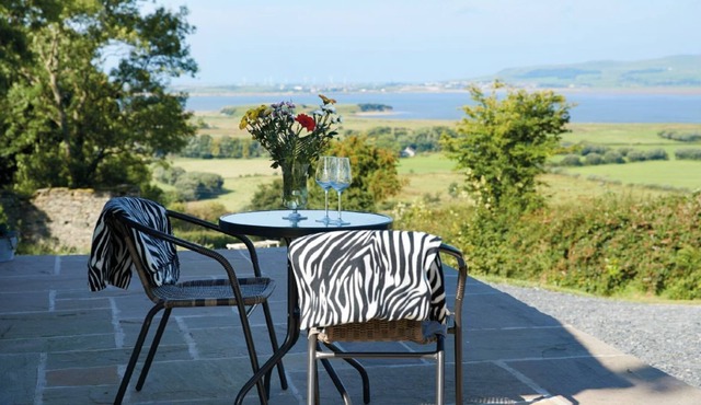 High Bridge Haven, a one bedroom, one bathroom holiday cottage with a hot tub in Cumbria.