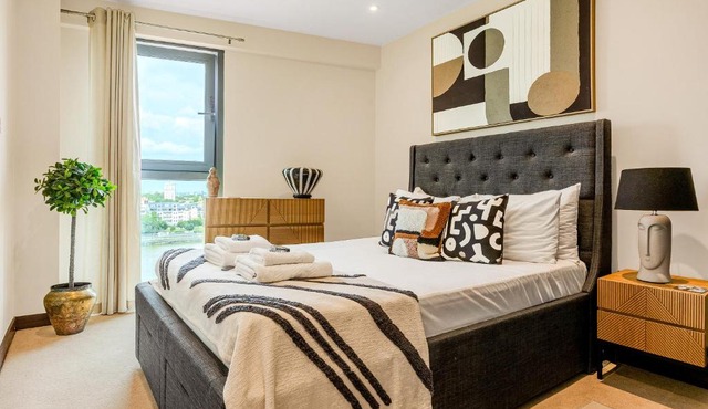 High-End Riverfront 1BR Apt, Prestigious Battersea