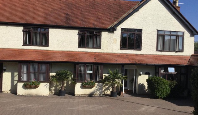 High Hedges Apartment C