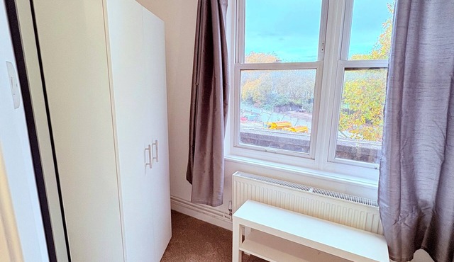 High Quality Brand NEW flat for 7 people in Chelsea w/welcome breakfast