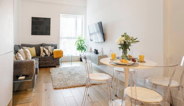 High Spec 1 Bed Apartment in Hertfordshire | Free Parking
