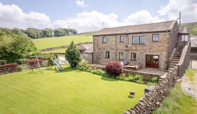 Higher Gills Farm, Stunning Views, 4 bedroom