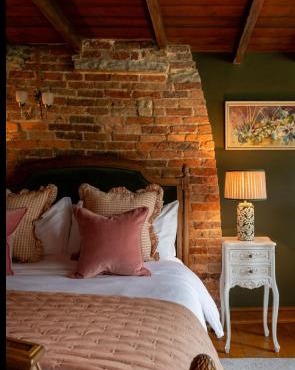 Historic, Hidden, Cosy, Log Burner, 10mins walk to Holmfirth