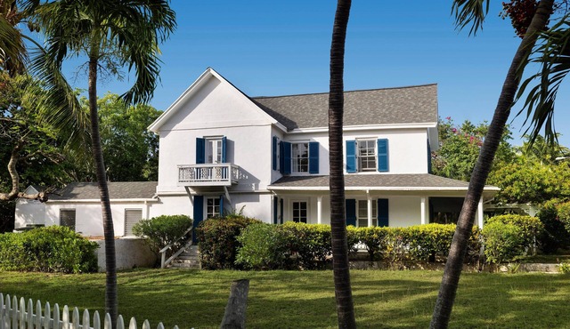 Historic Sea Captain's House, Walk to Town, Beach