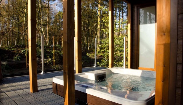 Hollicarrs - Honeycomb Lodge